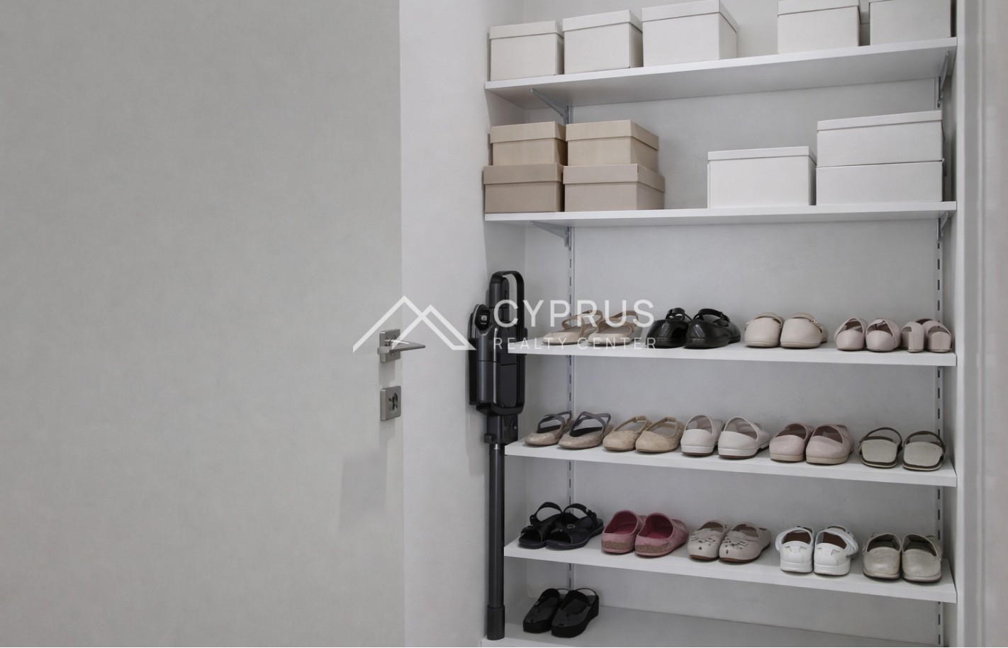 Luxury 3 bedroom apartment in Limassol, City Center - фото 7