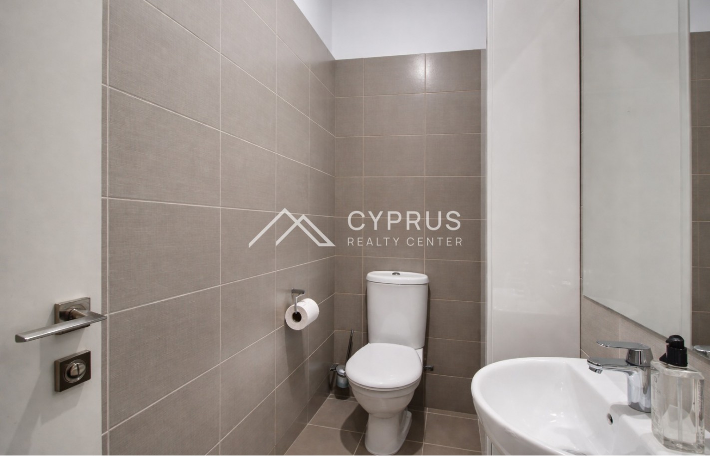 Luxury 3 bedroom apartment in Limassol, City Center - фото 2
