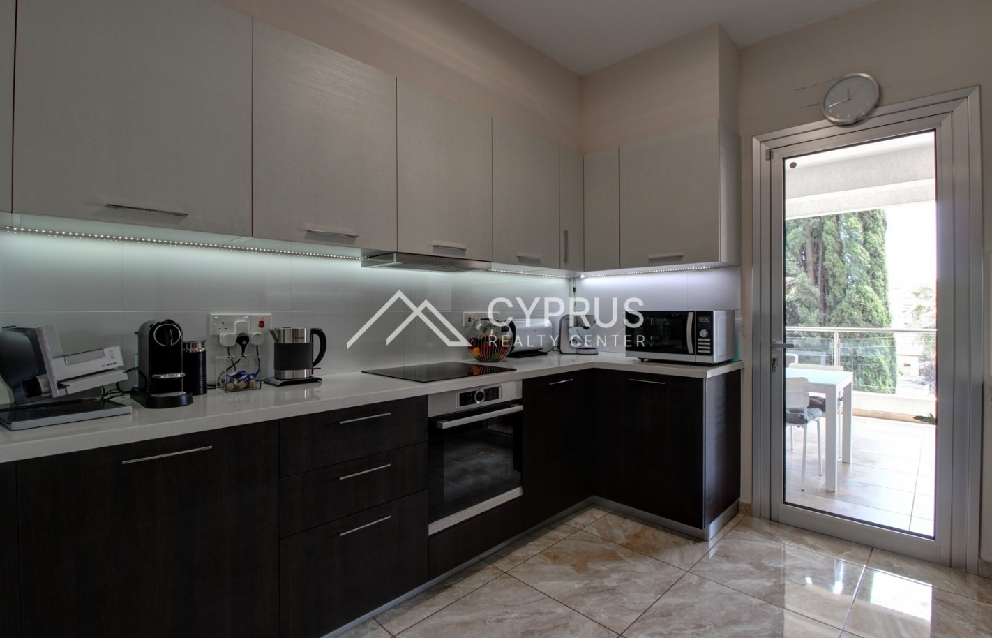 Luxury 3 bedroom apartment in Limassol, City Center - фото 11