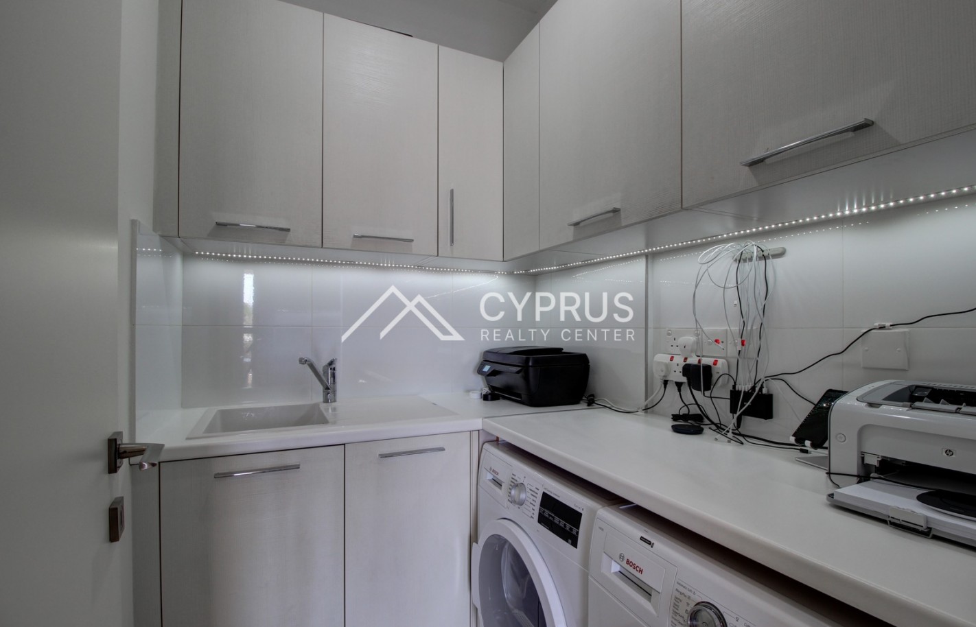Luxury 3 bedroom apartment in Limassol, City Center - фото 14