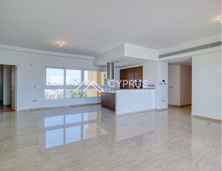 Apartment with 3 bedrooms in Limassol, Limassol Marina