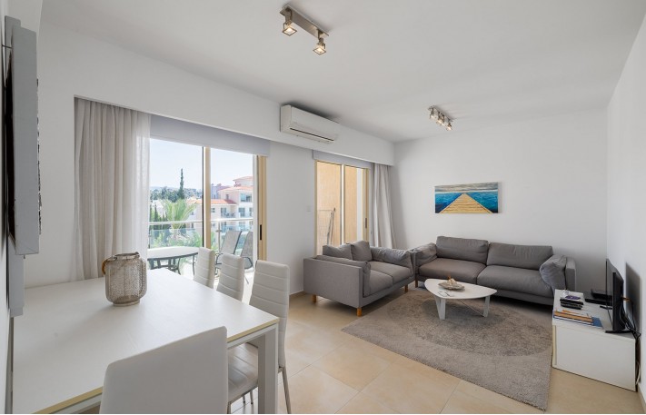 Двуспальные апартаменты в Пафосе, Universal