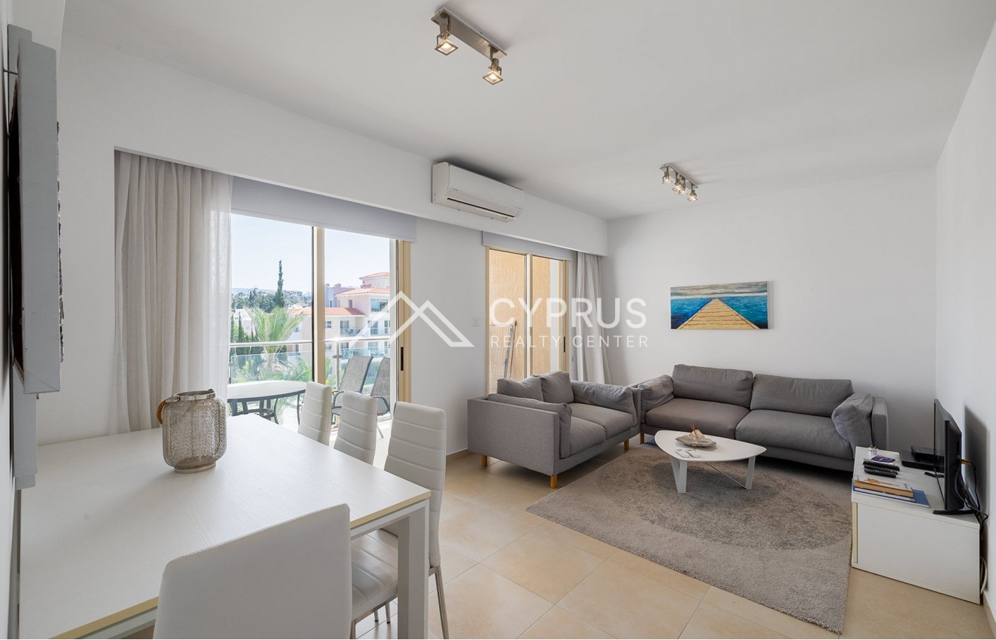 Двуспальные апартаменты в Пафосе, Universal