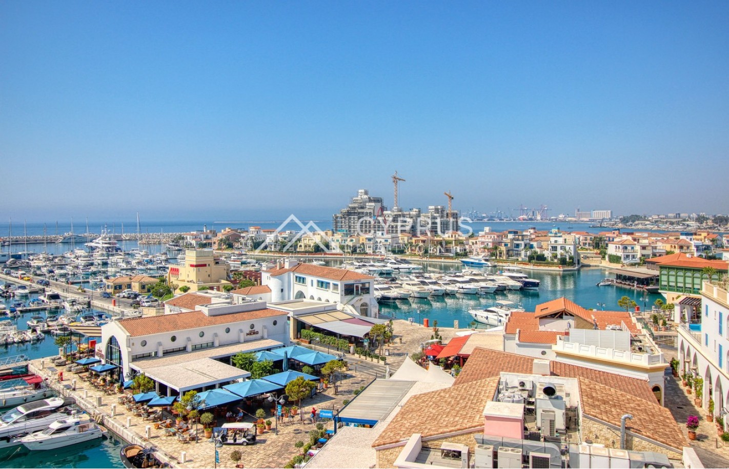 Apartment with 2 bedrooms in Limassol, Limassol Marina - фото 14