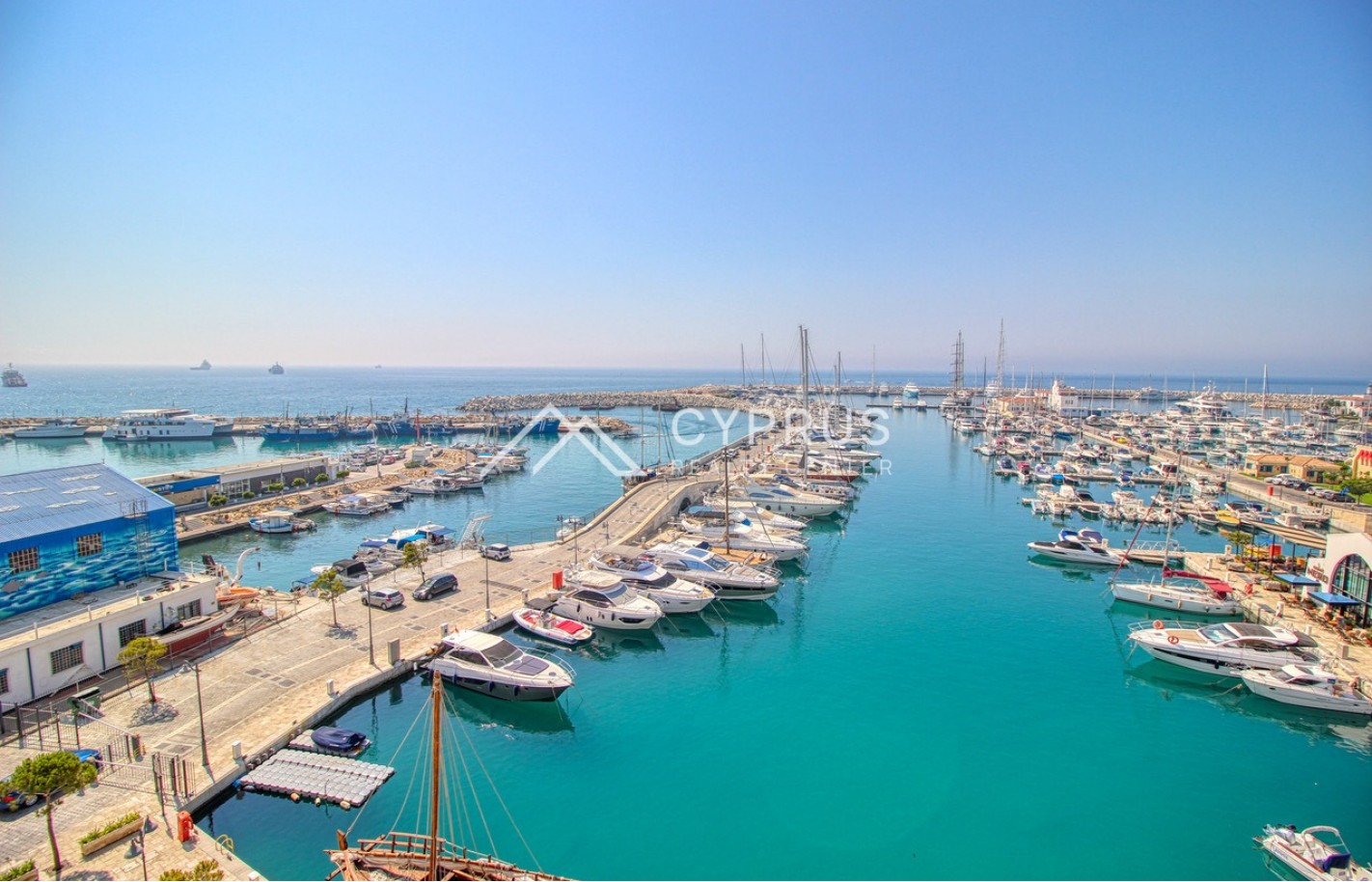 Apartment with 2 bedrooms in Limassol, Limassol Marina - фото 1