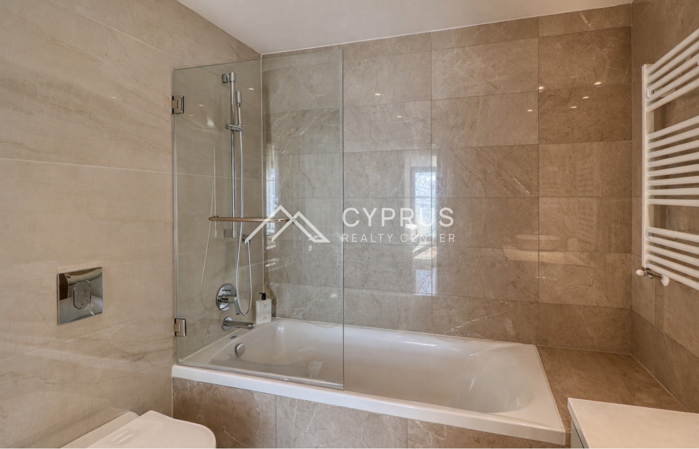 Apartment with 3 bedrooms in Limassol, Limassol Marina - фото 3