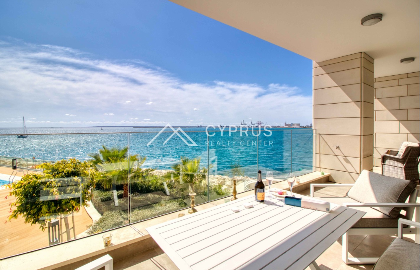 Apartment with 3 bedrooms in Limassol, Limassol Marina - фото 24