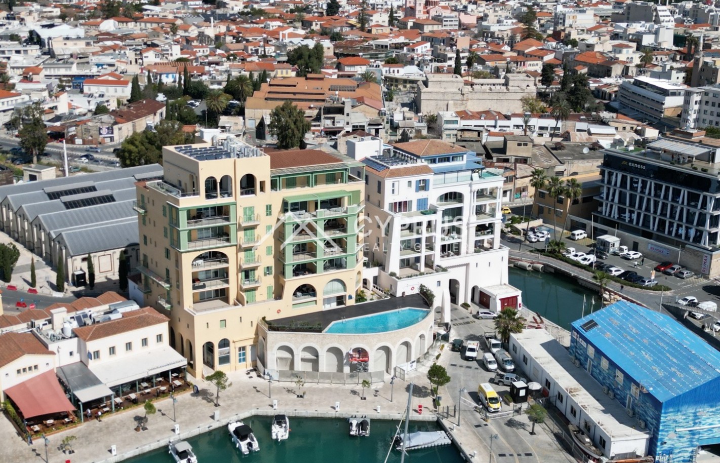 Apartment with 3 bedrooms in Limassol, Limassol Marina - фото 36