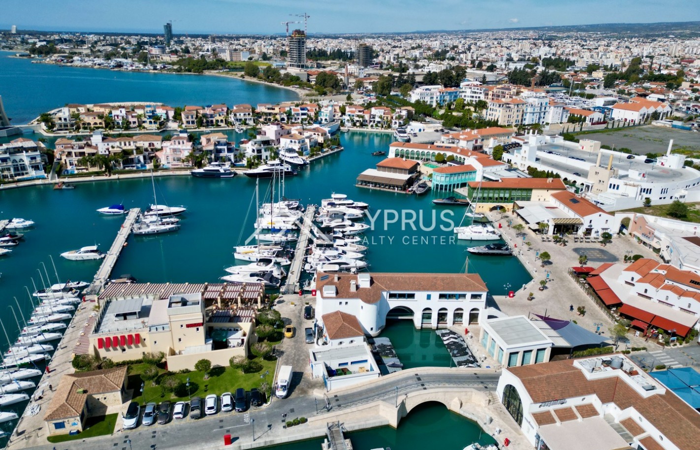 Apartment with 3 bedrooms in Limassol, Limassol Marina - фото 34