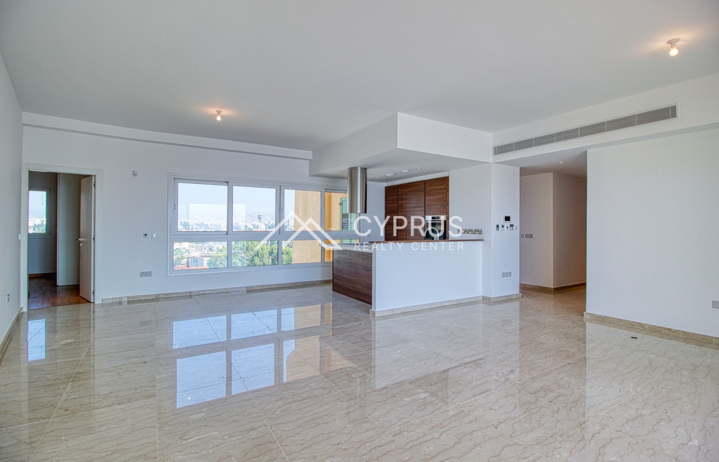 Apartment with 3 bedrooms in Limassol, Limassol Marina - фото 1