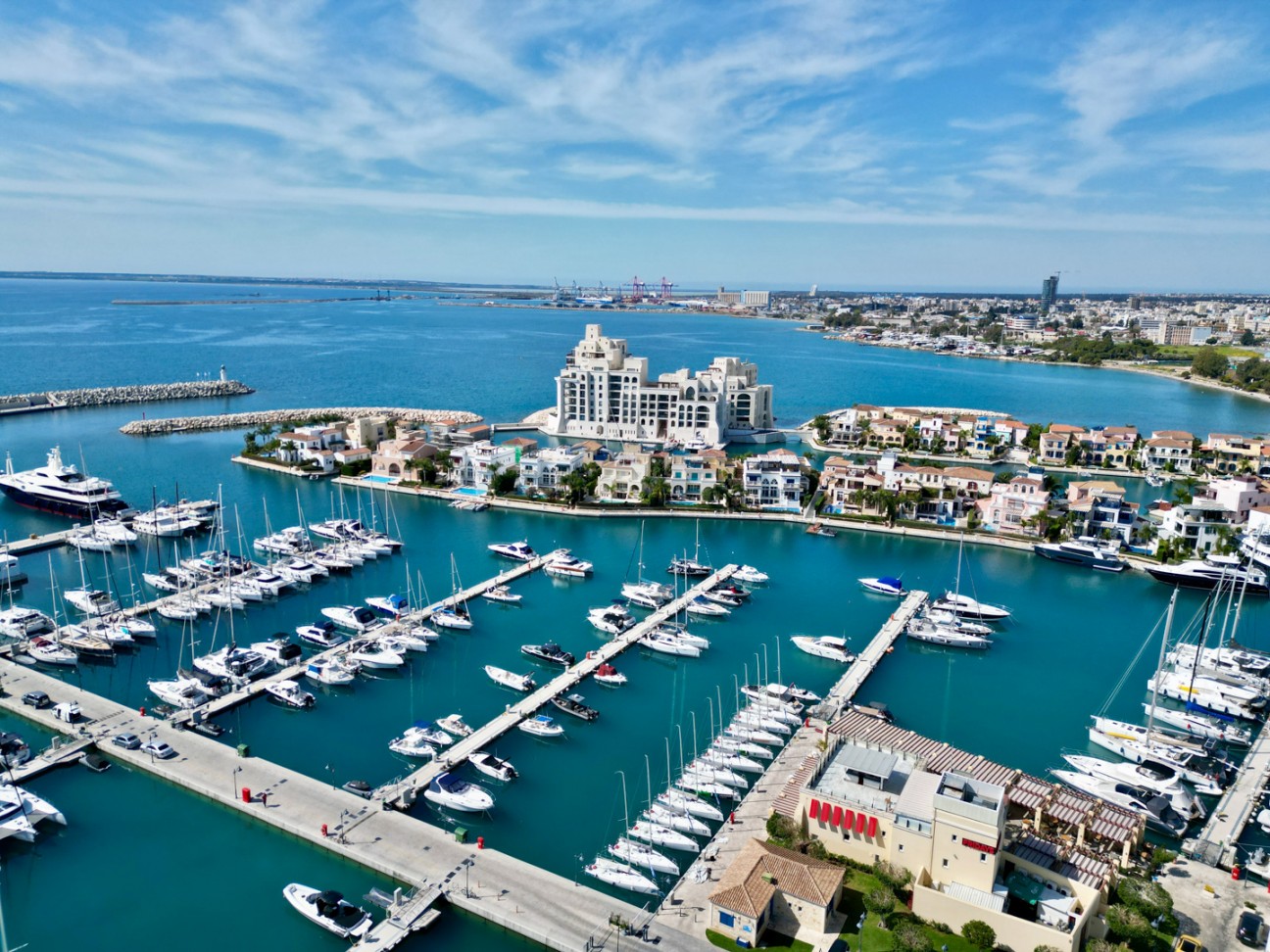 Apartment with 3 bedrooms in Limassol, Limassol Marina