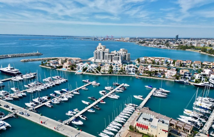 Apartment with 3 bedrooms in Limassol, Limassol Marina