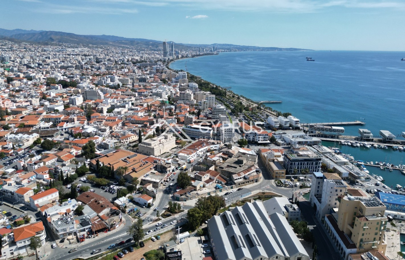 Apartment with 3 bedrooms in Limassol, Limassol Marina - фото 29