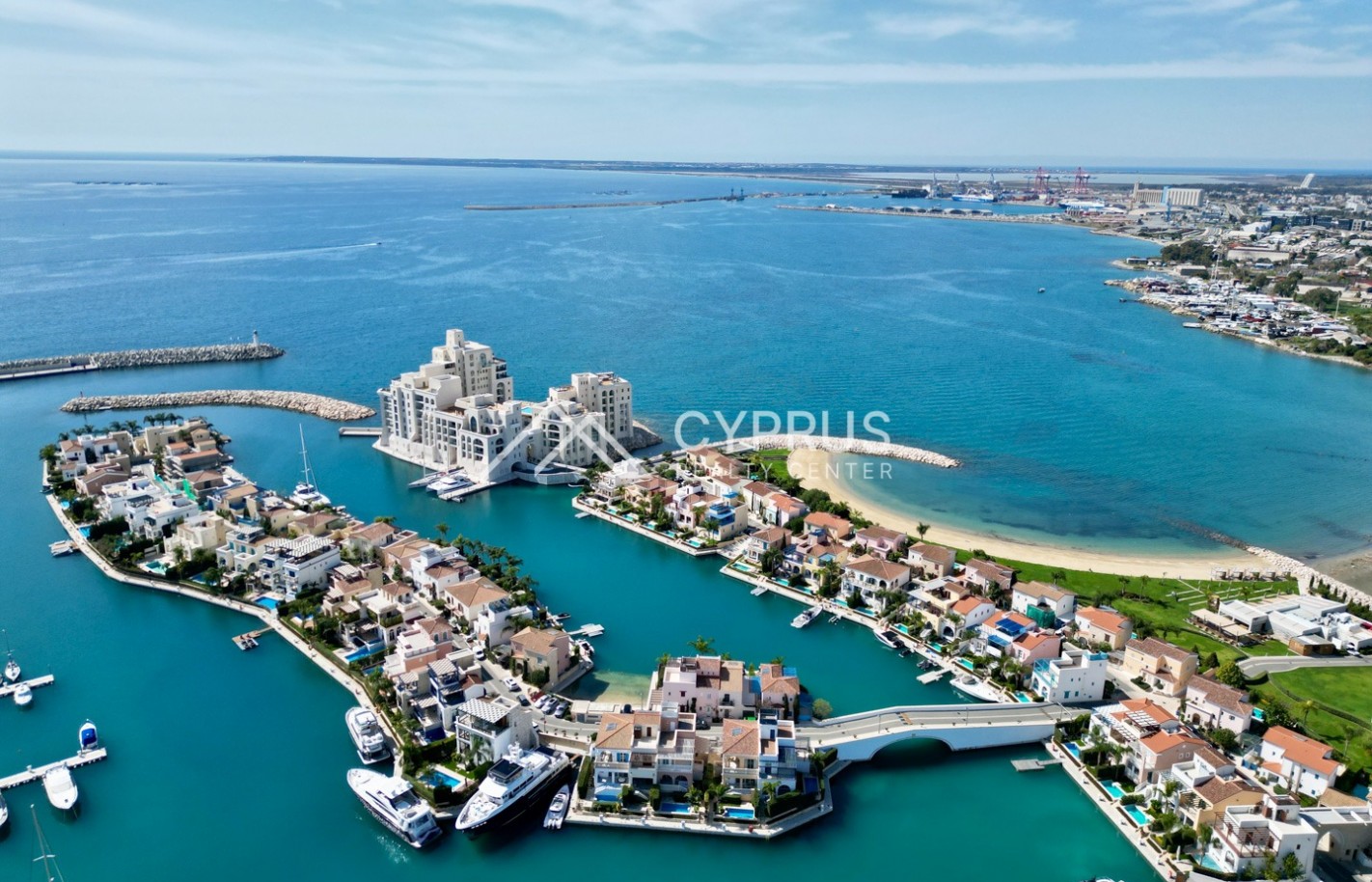 Apartment with 3 bedrooms in Limassol, Limassol Marina - фото 33