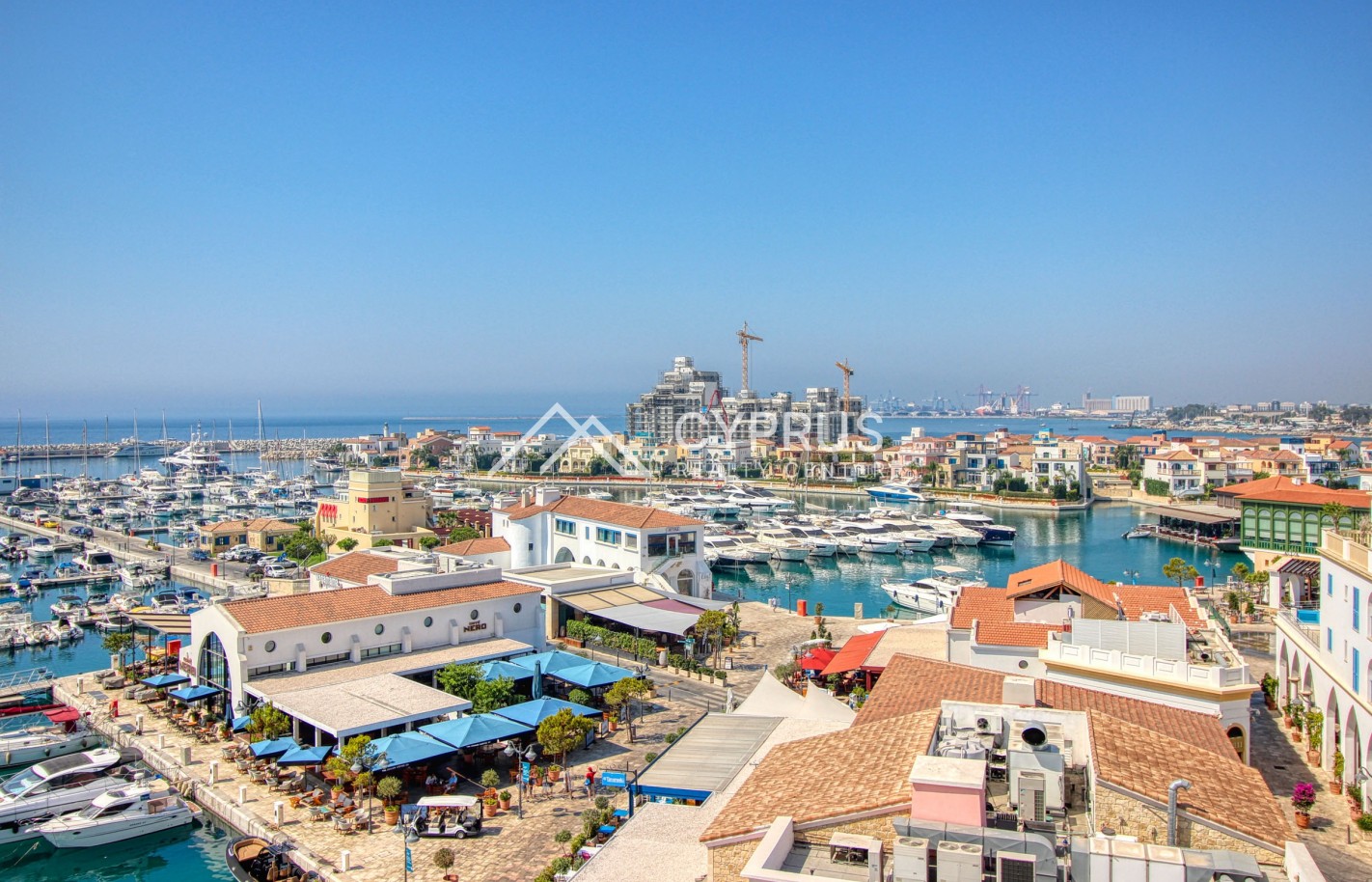 Apartment with 3 bedrooms in Limassol, Limassol Marina - фото 27