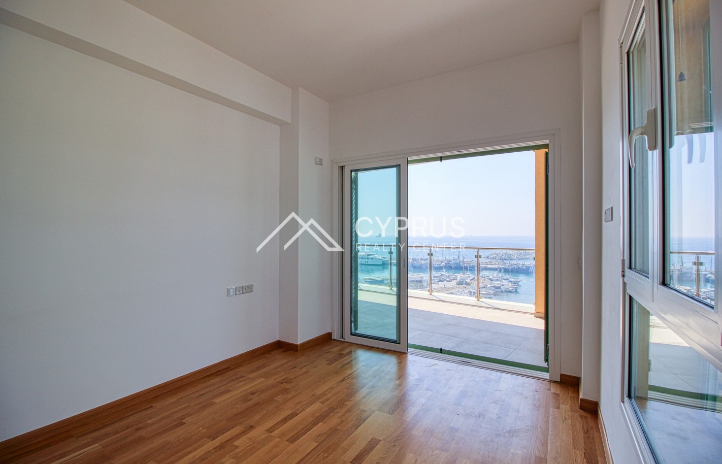 Apartment with 3 bedrooms in Limassol, Limassol Marina - фото 7