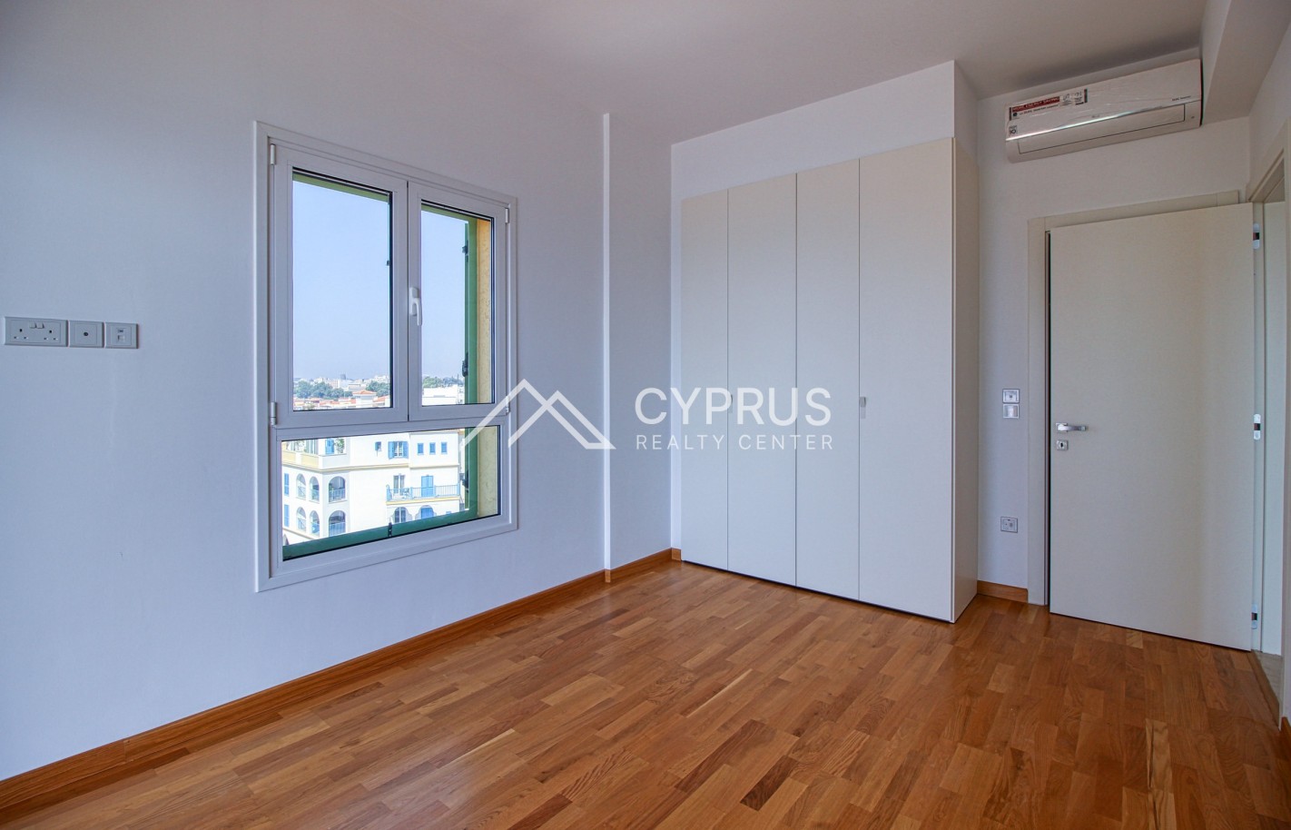 Apartment with 3 bedrooms in Limassol, Limassol Marina - фото 5