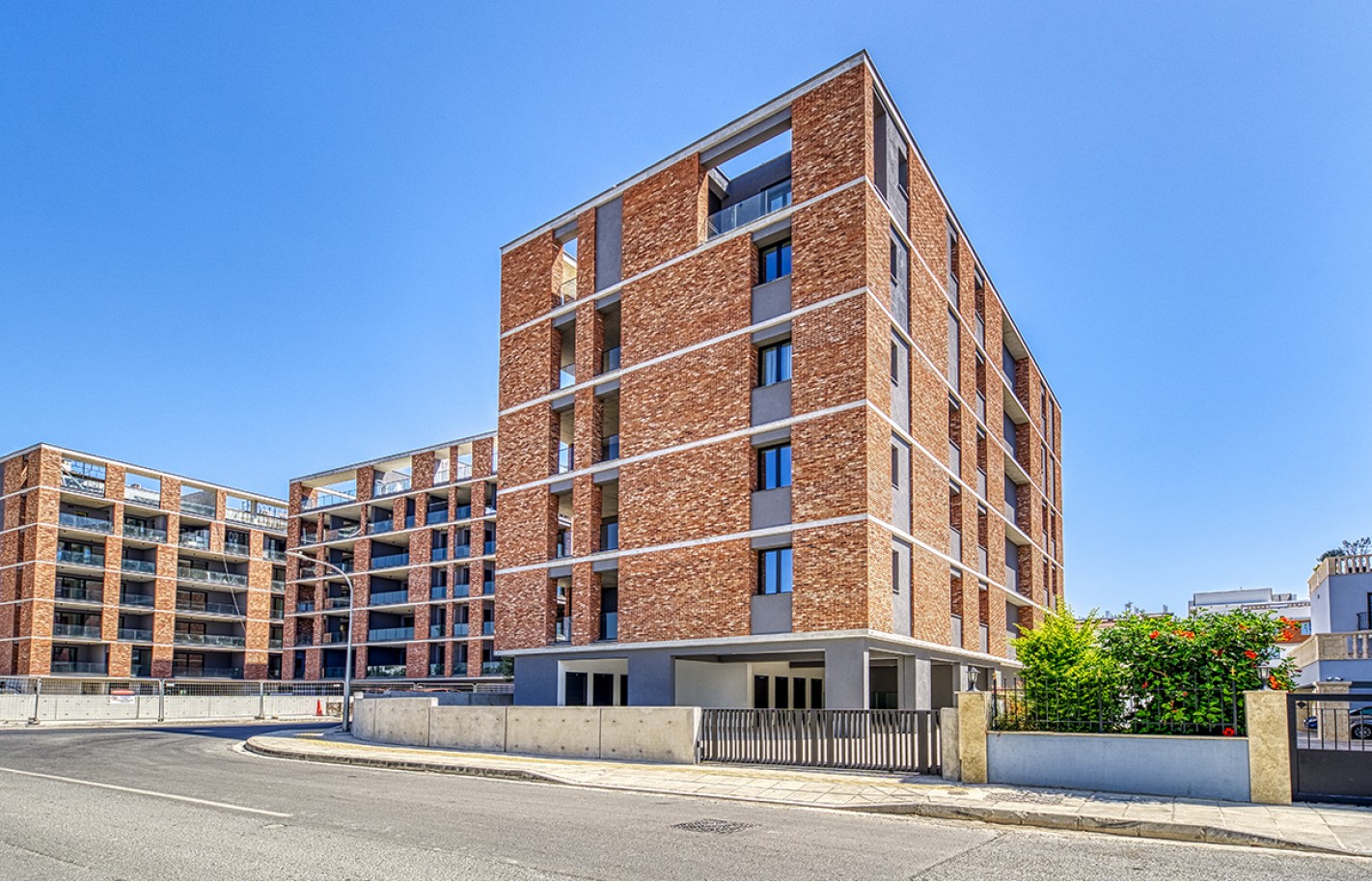 Three bedroom apartment in Limassol, Potamos Germasogeia - фото 21