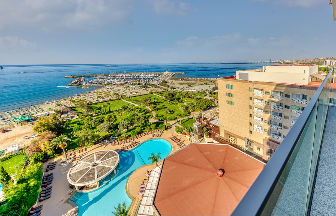 Three bedroom apartment in Limassol, Amathusia - фото 33