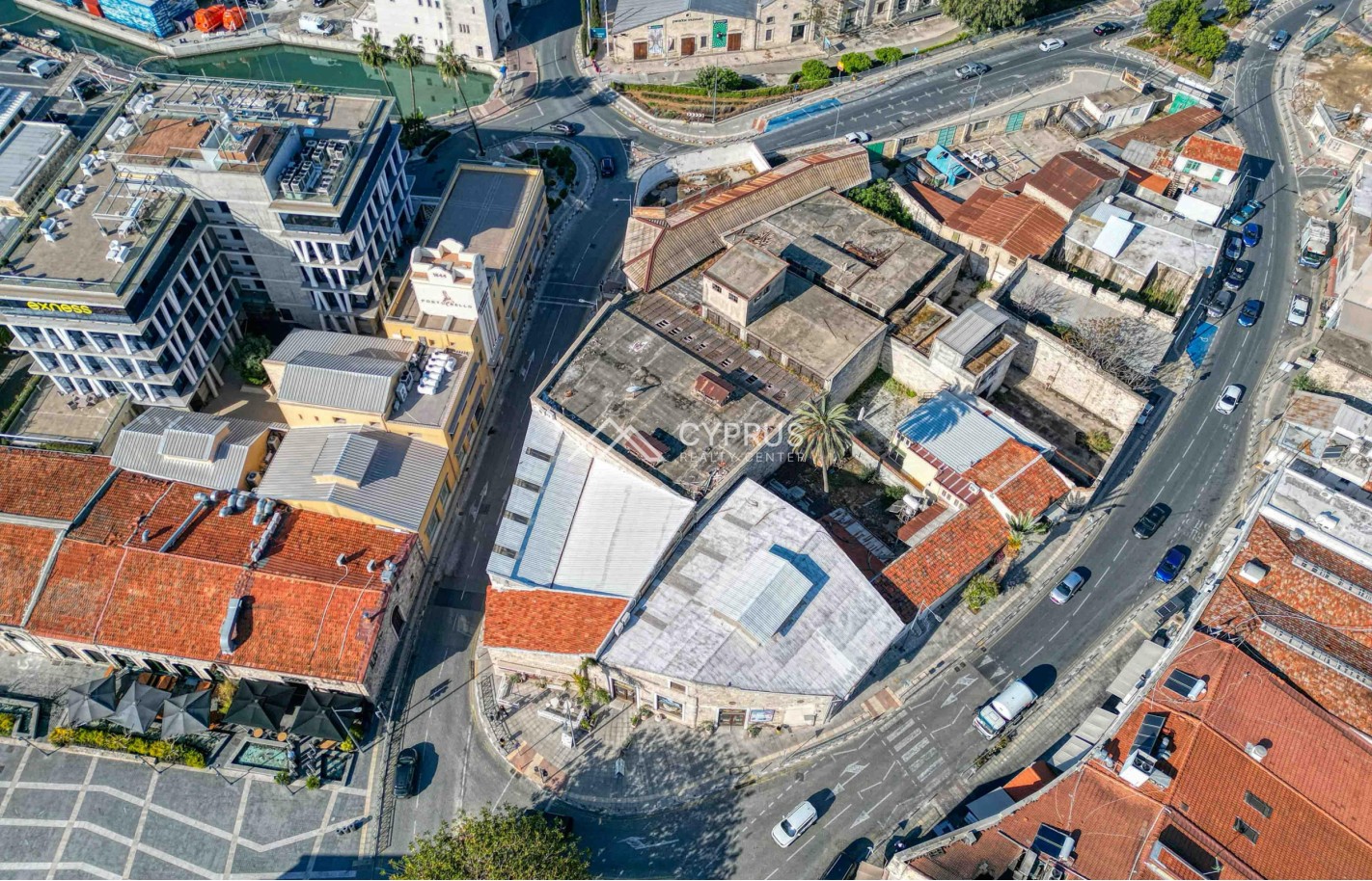 Building in the centre of Limassol, City Centre - фото 1