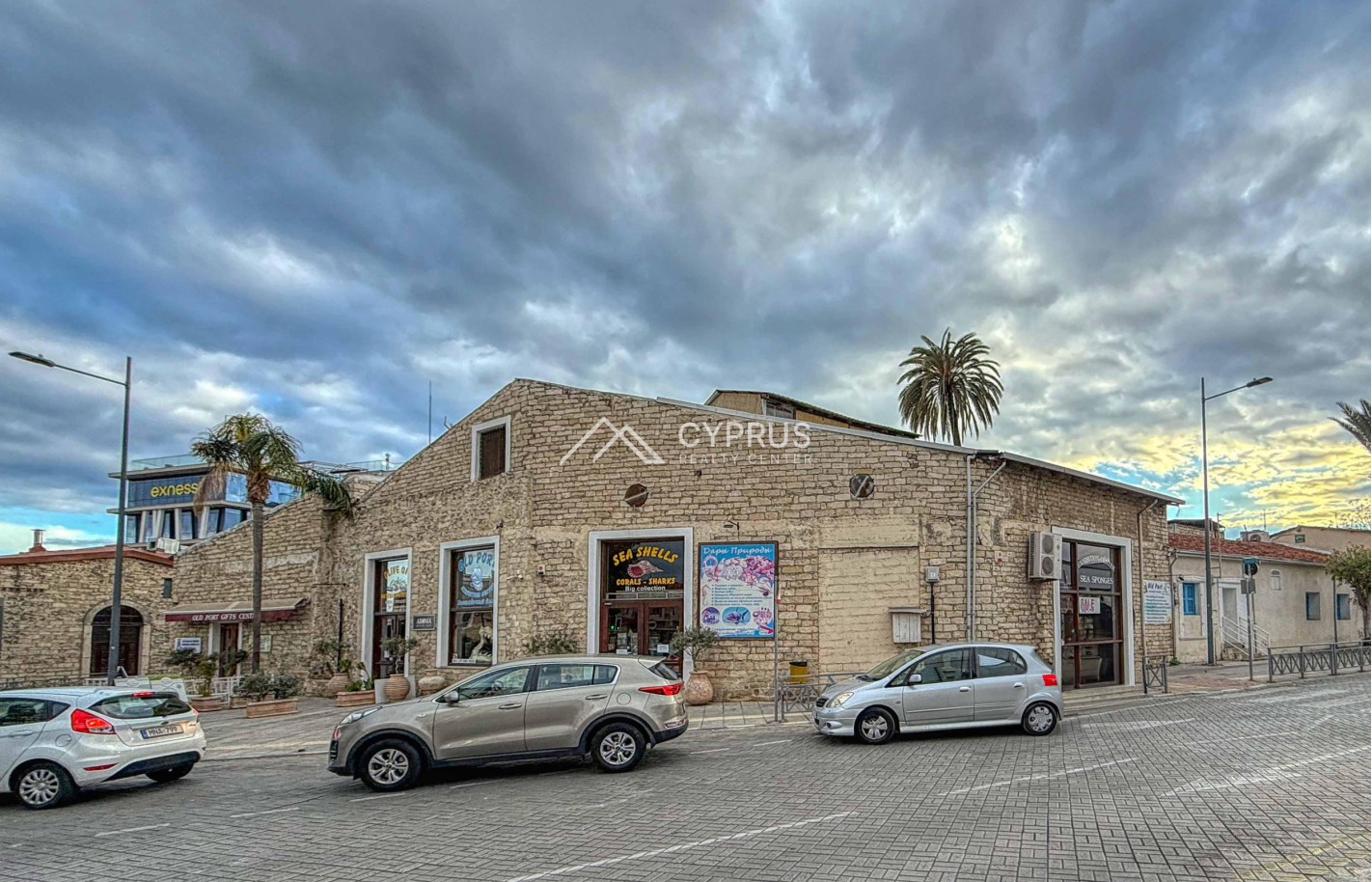 Building in the centre of Limassol, City Centre - фото 5