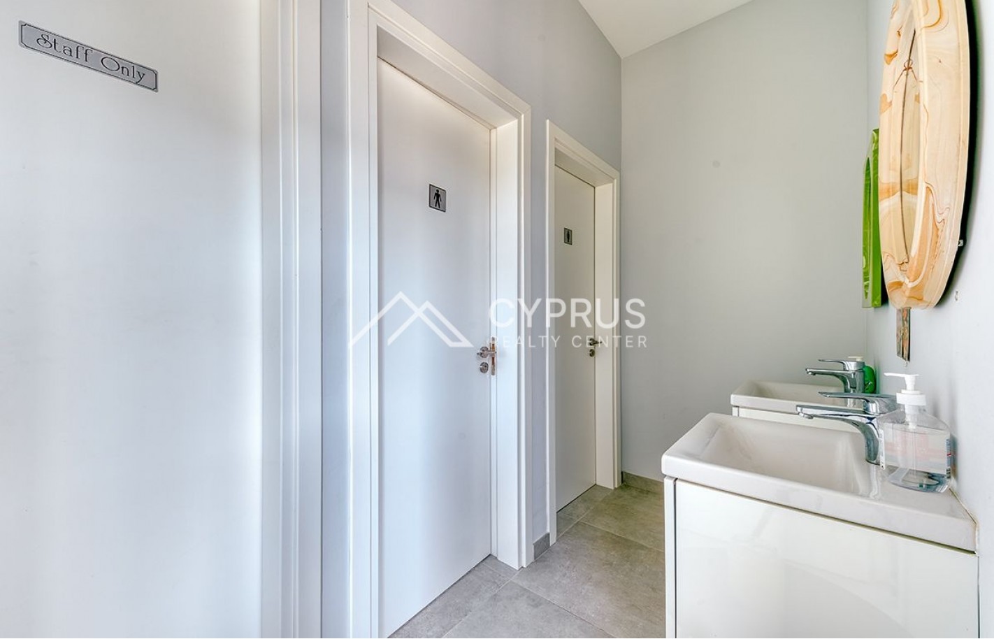 Building in Limassol, City Center - фото 12