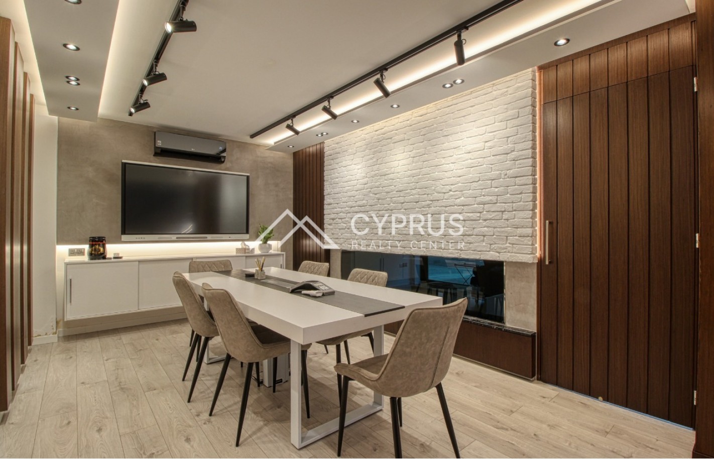 Office in Limassol, City Center - фото 11