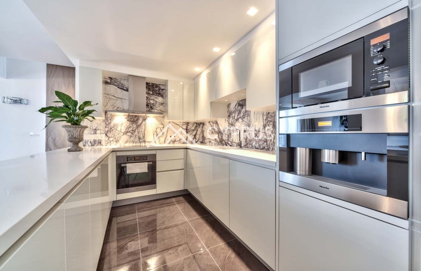 Penthouse in Limassol with 4 bedrooms, Potamos Germasogeia - фото 2