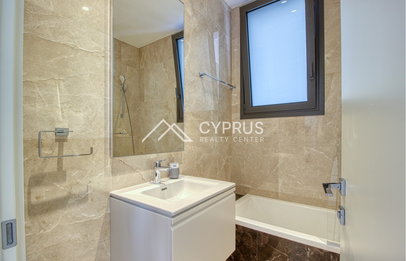 Penthouse with 3 bedrooms in Limassol, Potamos Germasogeia - фото 11
