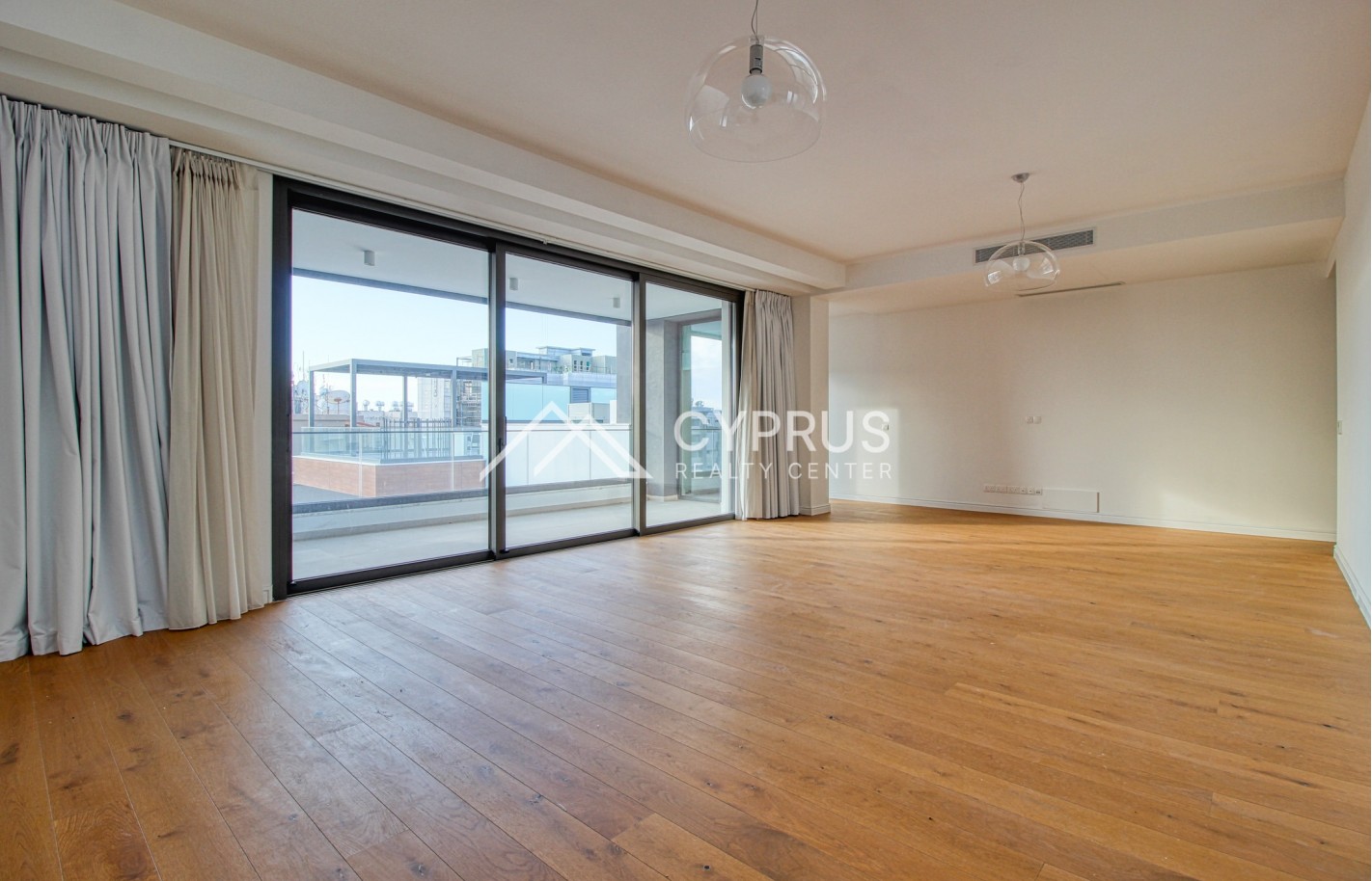 Penthouse with 4 bedrooms in Limassol, Potamos Germasogeia - фото 1