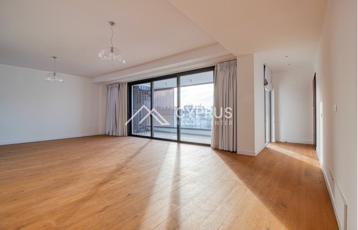 Penthouse with 4 bedrooms in Limassol, Potamos Germasogeia