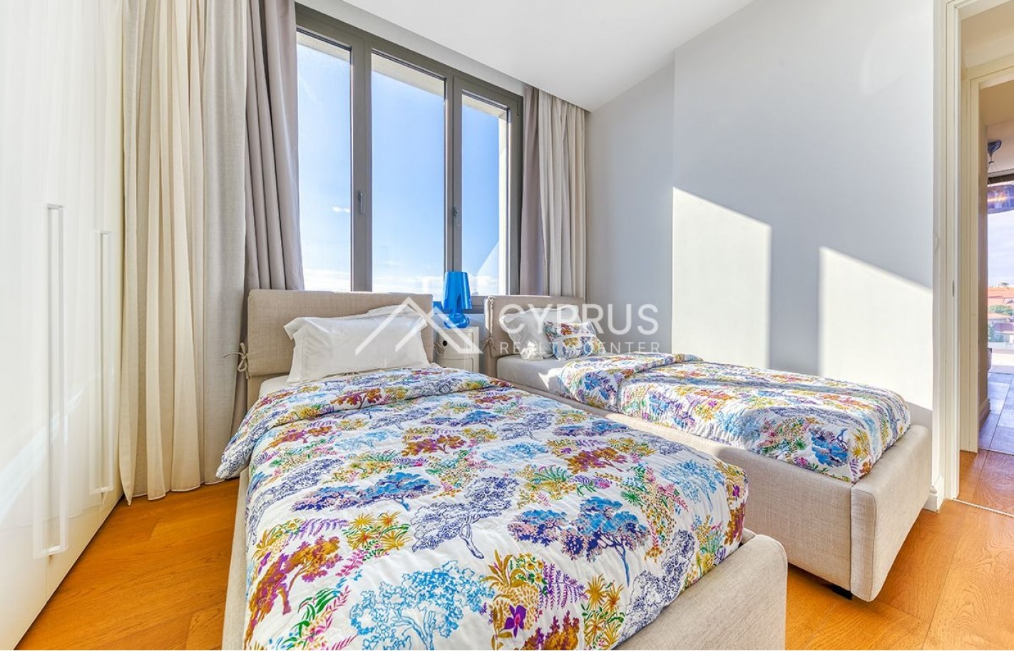 Penthouse in Limassol with 4 bedrooms, Germasogeia - фото 8