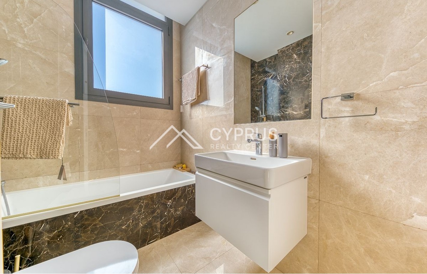 Penthouse in Limassol with 4 bedrooms, Germasogeia - фото 15