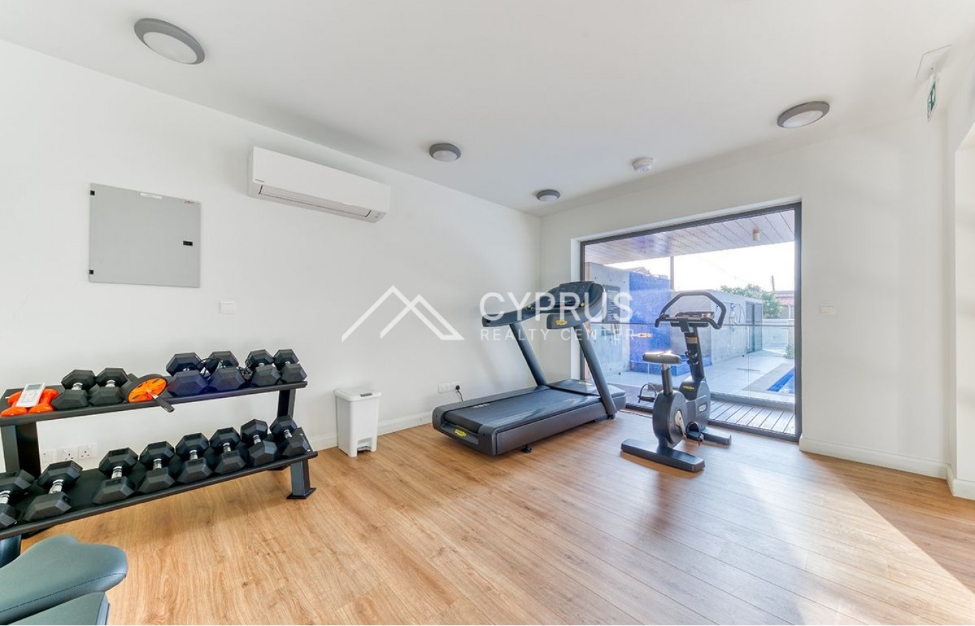 Penthouse in Limassol with 3 bedrooms, City Center - фото 20
