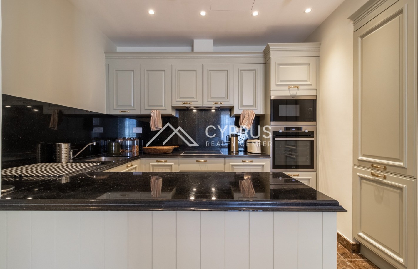 Penthouse in Limassol with 4 bedrooms, Potamos Germasogeia - фото 20