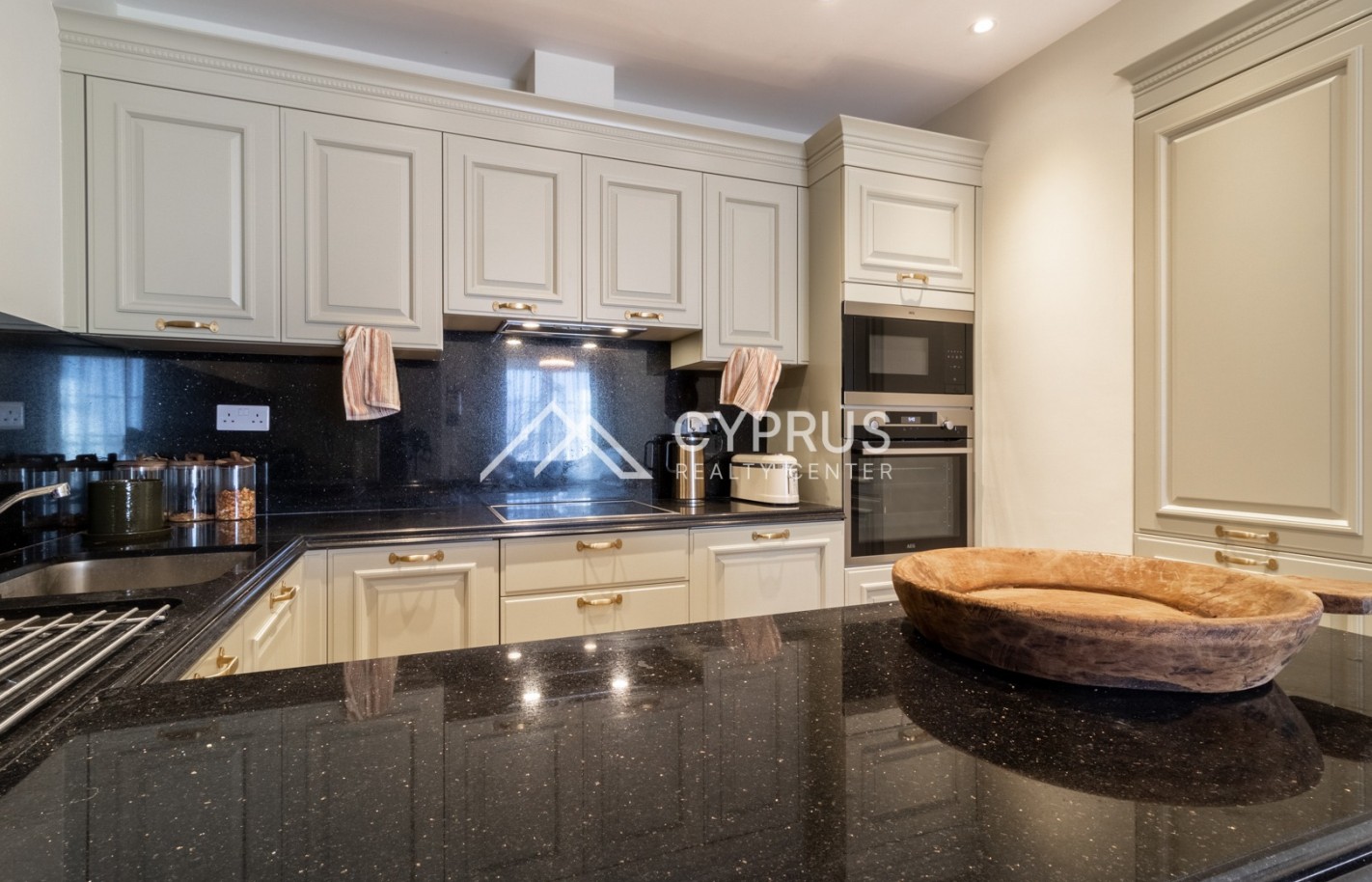 Penthouse in Limassol with 4 bedrooms, Potamos Germasogeia - фото 19