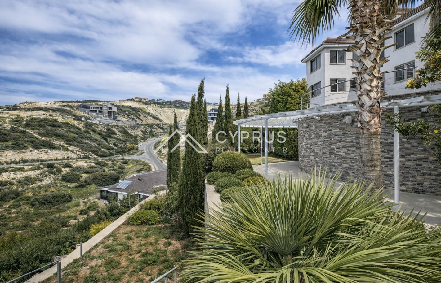 Four bedroom villa in Limassol, Agios Tychonas - фото 8