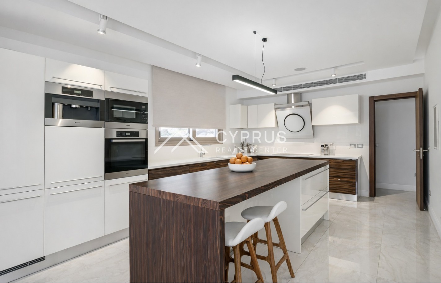 Four bedroom villa in Limassol, Agios Tychonas - фото 16