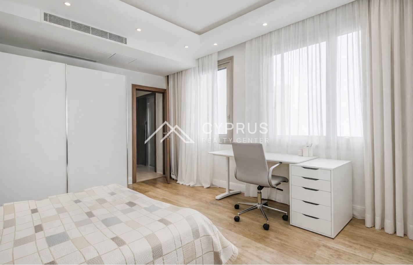 Four bedroom villa in Limassol, Agios Tychonas - фото 17