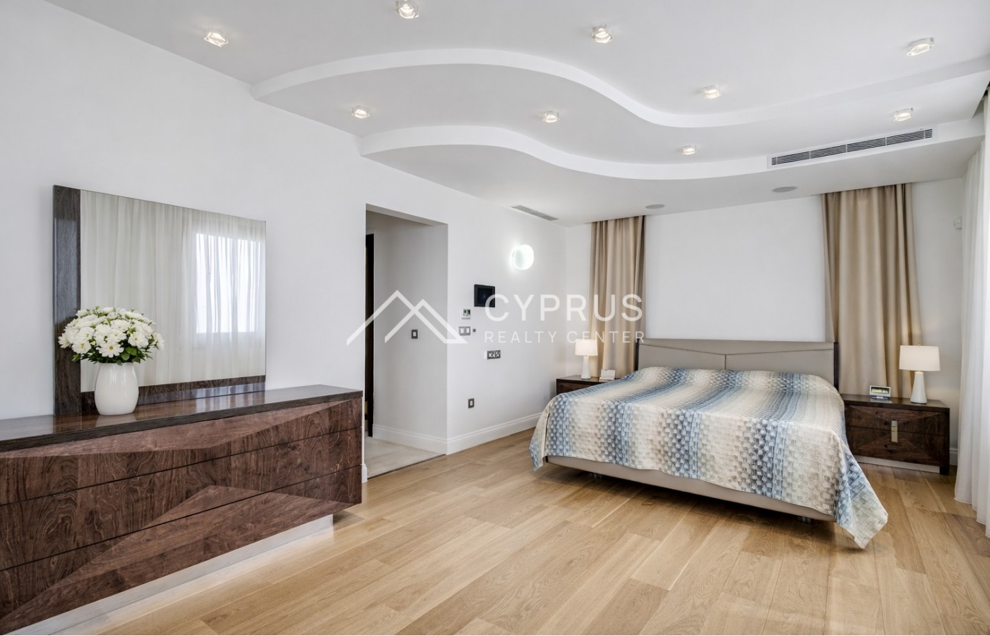 Four bedroom villa in Limassol, Agios Tychonas - фото 9