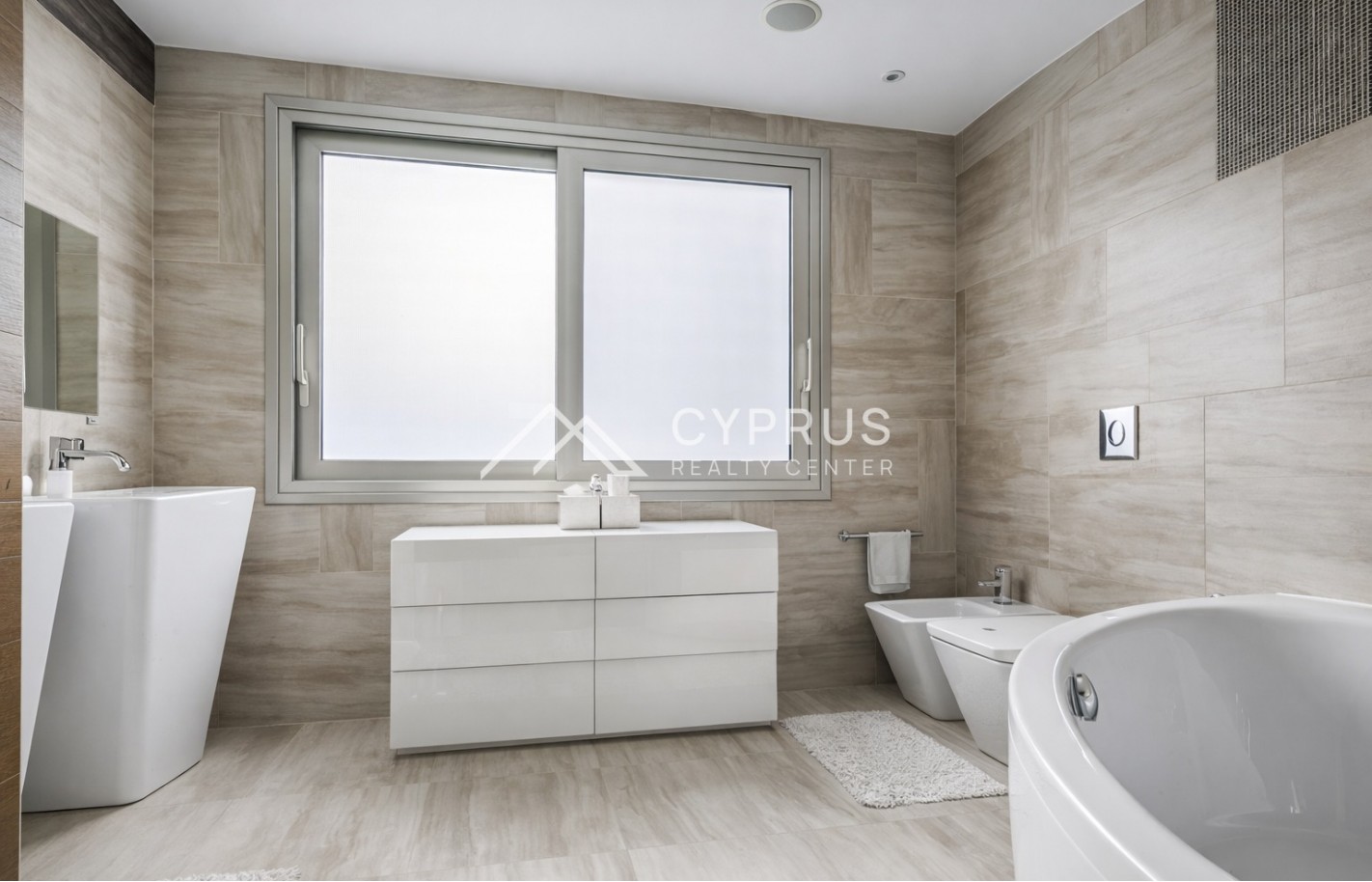 Four bedroom villa in Limassol, Agios Tychonas - фото 36