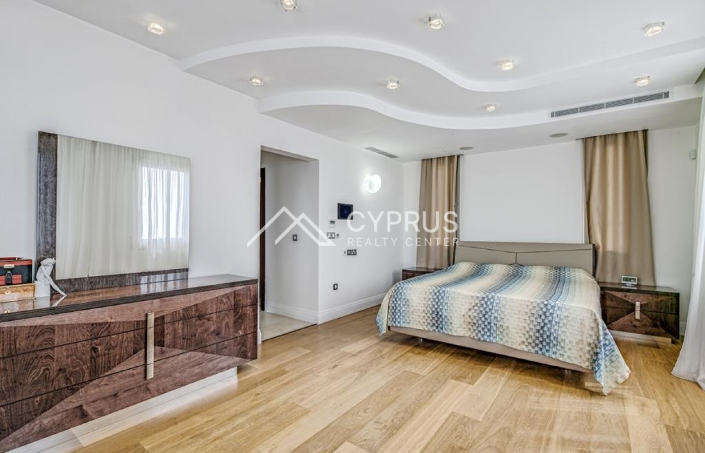 Four bedroom villa in Limassol, Agios Tychonas - фото 14