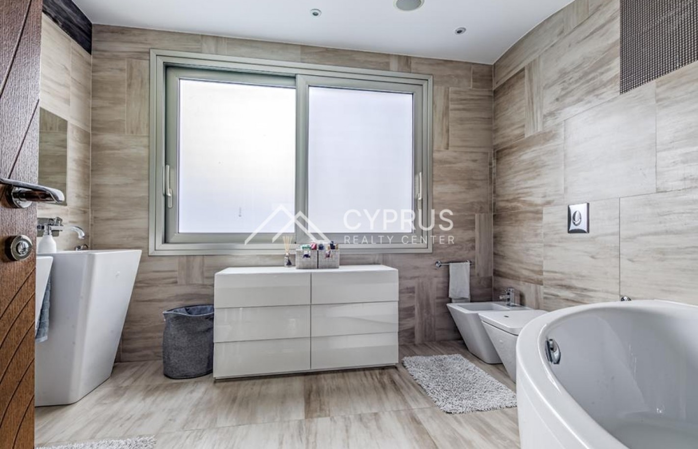 Four bedroom villa in Limassol, Agios Tychonas - фото 29