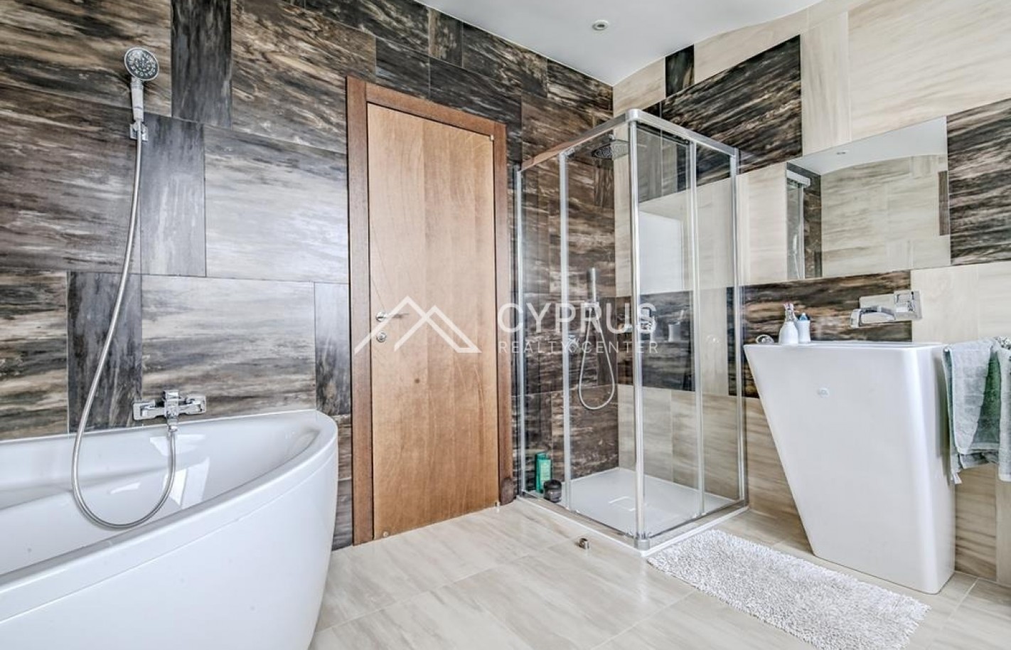 Four bedroom villa in Limassol, Agios Tychonas - фото 21