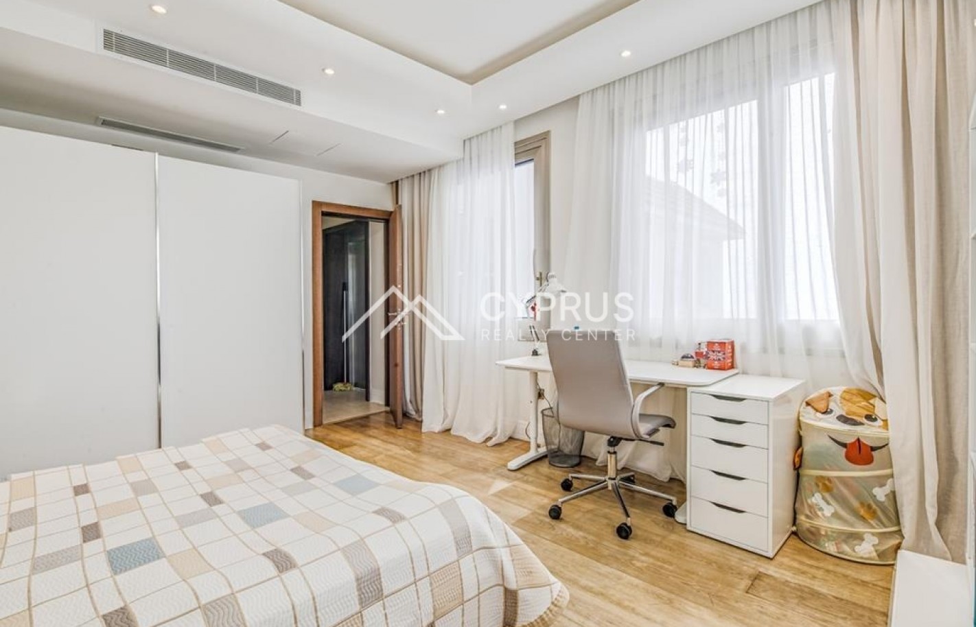 Four bedroom villa in Limassol, Agios Tychonas - фото 16