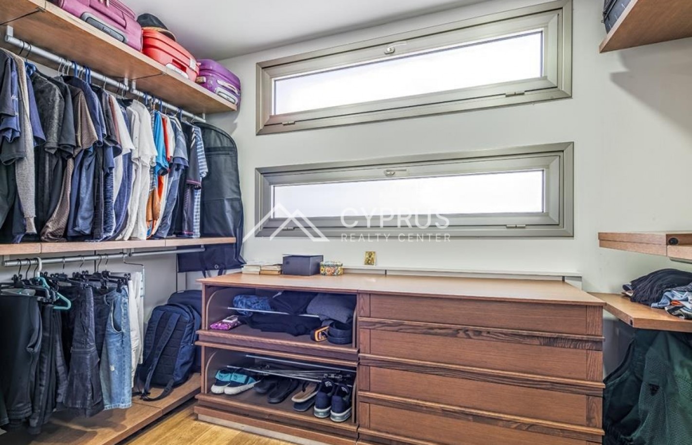 Four bedroom villa in Limassol, Agios Tychonas - фото 30