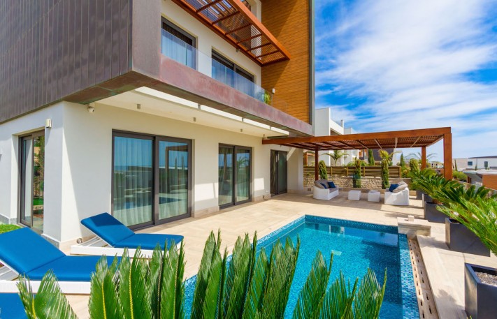 Роскошная вилла в Лимассоле с 4 спальнями, East Beach
