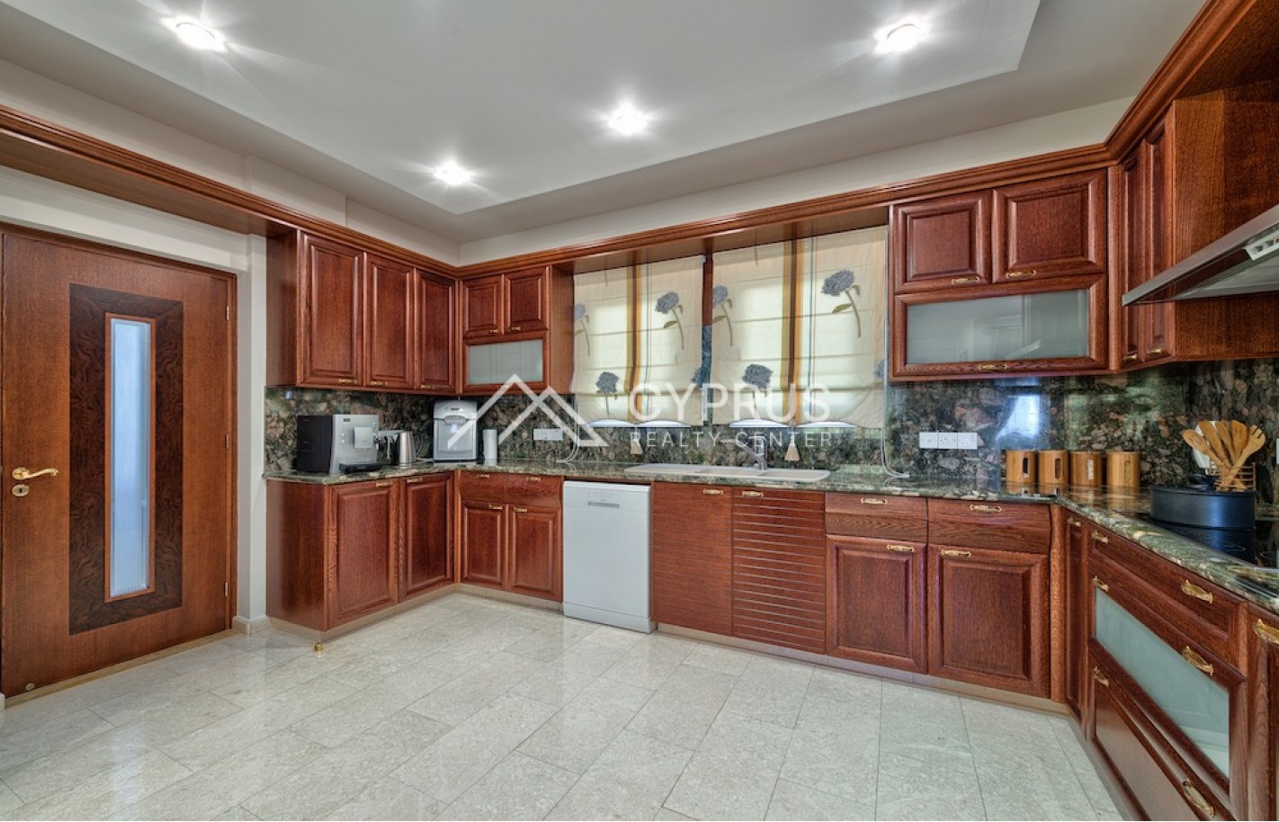 Luxury villa with 5 bedrooms in Limassol, Agios Tychonas - фото 20