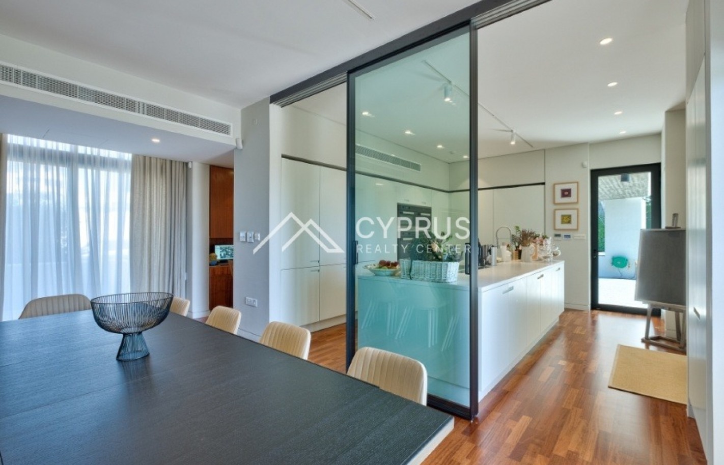 Villa in Limassol with 6 bedrooms, Agios Athanasios - фото 8