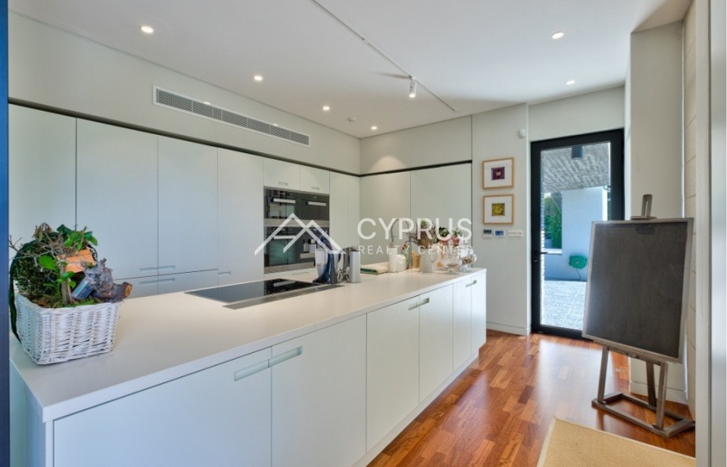 Villa in Limassol with 6 bedrooms, Agios Athanasios - фото 3